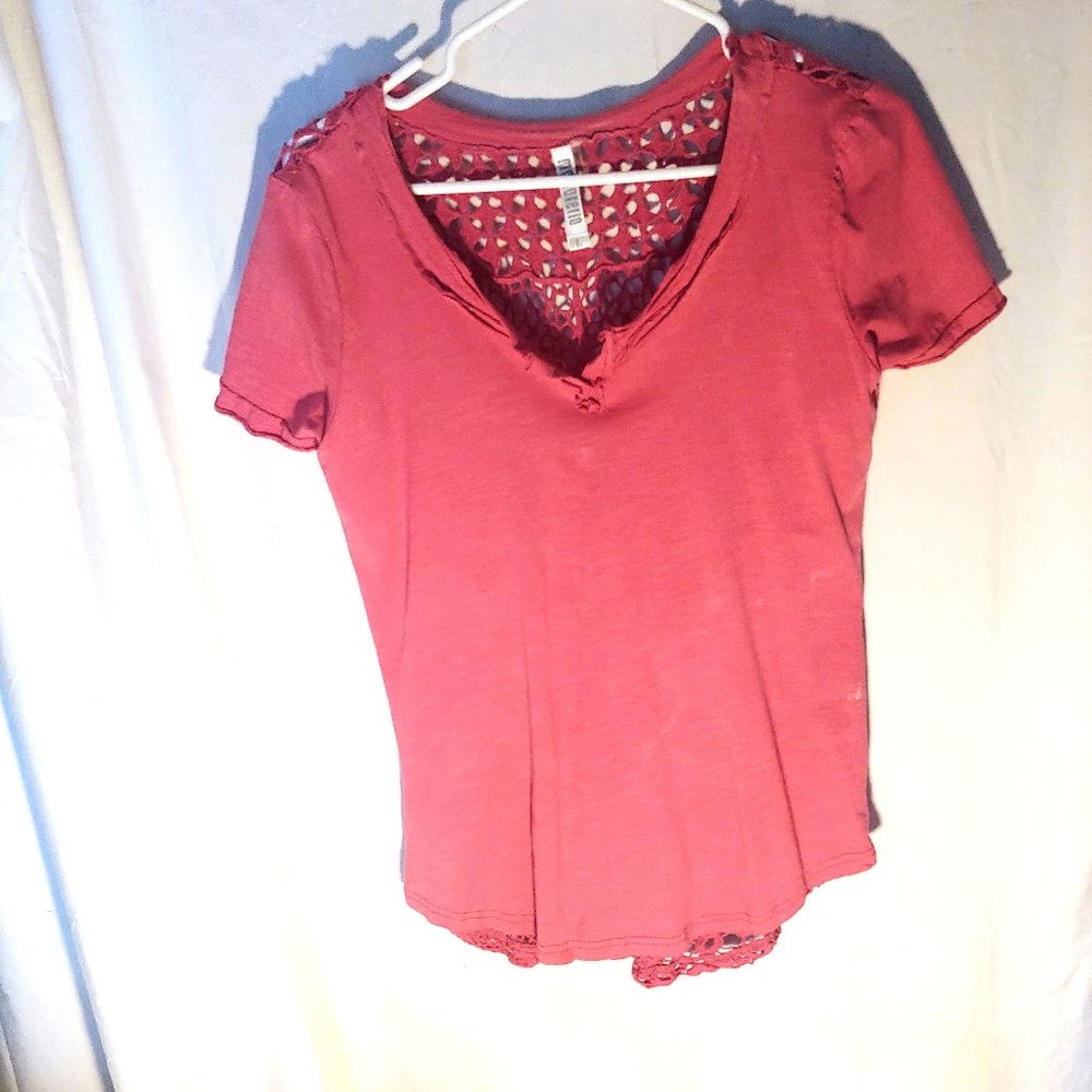 "Monoreno Lace-Back Short Sleeved T-Shirt"